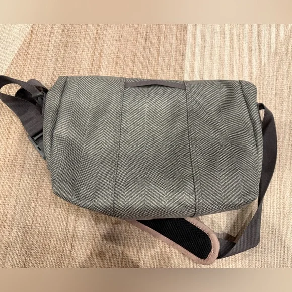 Timbuk2 Gray and Light Pink Herringbone X-Small Classic Messenger Bag - EUC - Picture 2 of 3